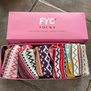 5 pair nwt cozy crew socks Women’s wool